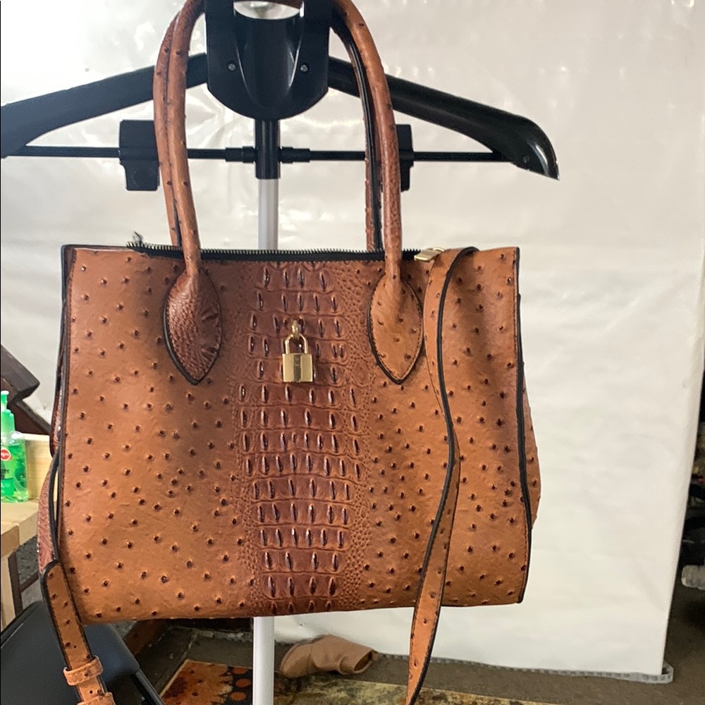 Elegant Tan Leather Handbag
